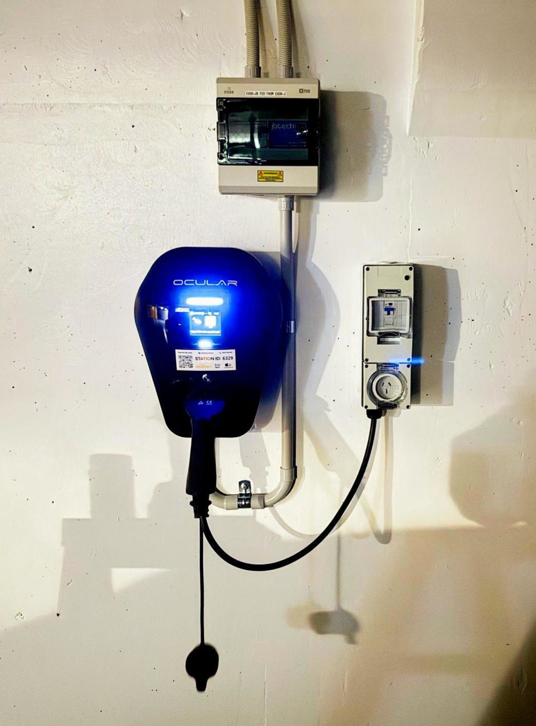 Dave Professional Cabled - C2L - Charger to Load - Type 2 EV Charger Male Plug to AUS/NZ standard 15 Amp outlet with Safety Switch, circuit breaker, and red LED indicator light